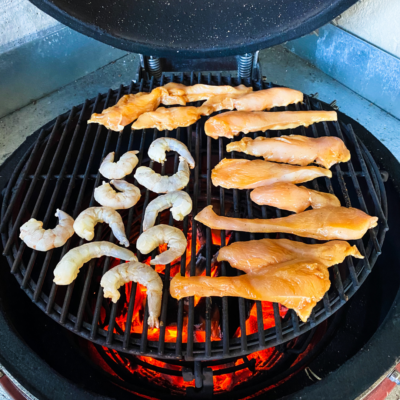 Rouleaux de printemps au poulet et aux scampis grillés